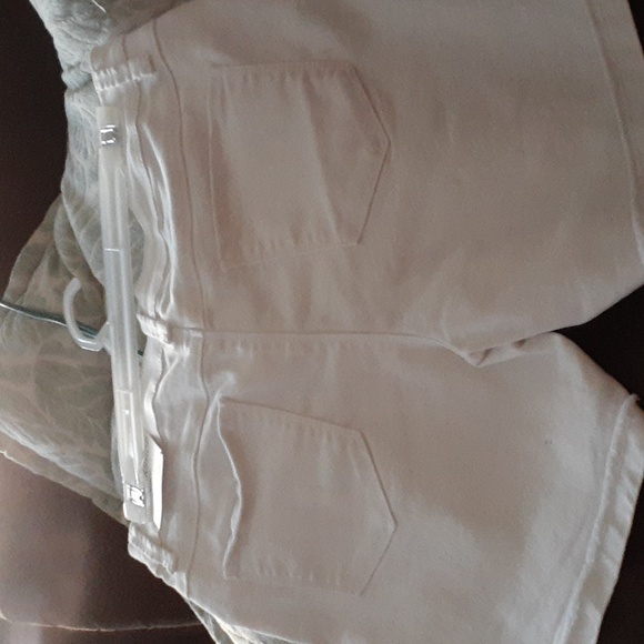 Shorts - Picture 2 of 4